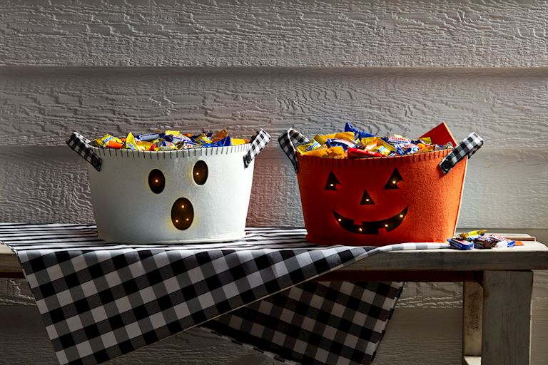 Reversible Ghost/Pumpkin Bucket