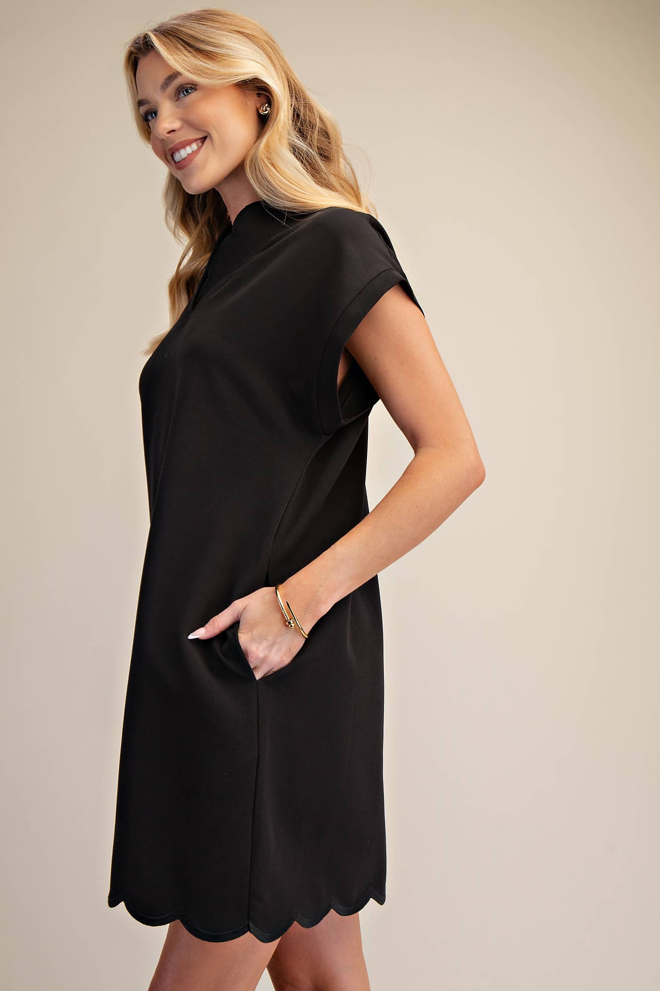 Pretty Scalloped Dress - Black