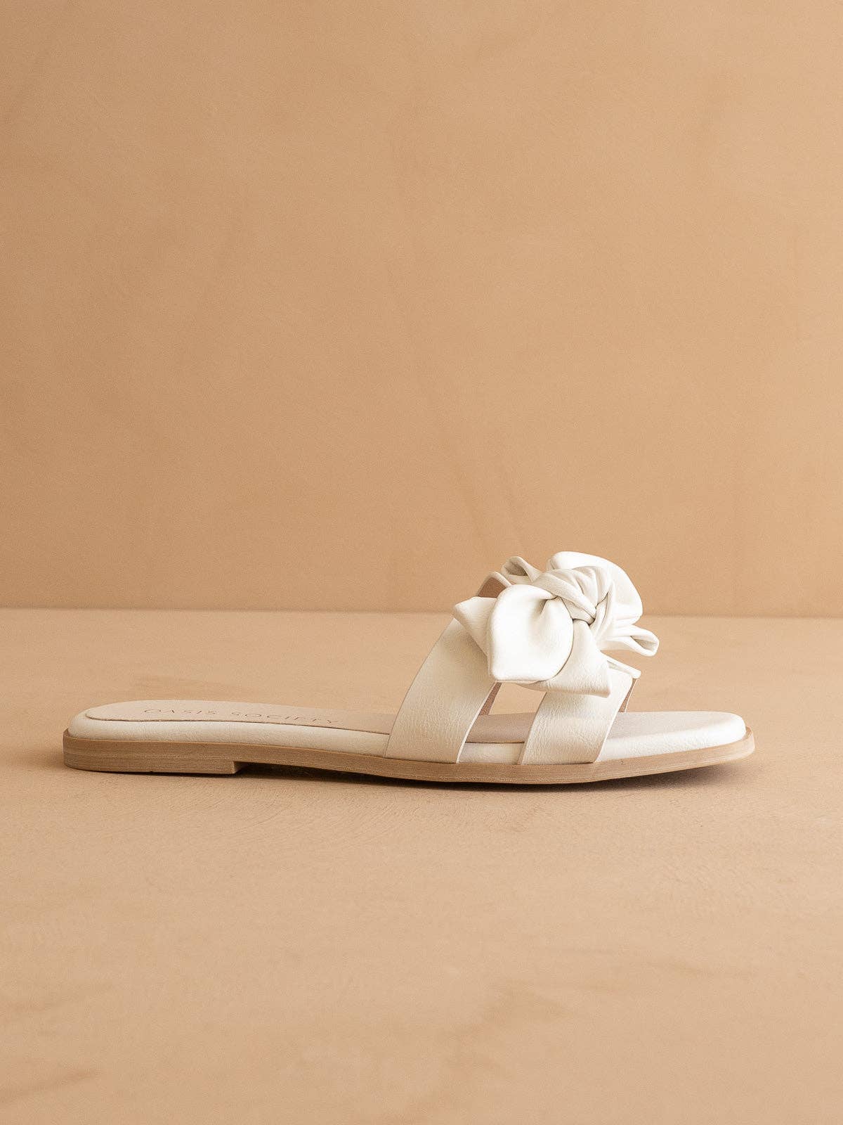 The Ginny | White Textured Bow Slide