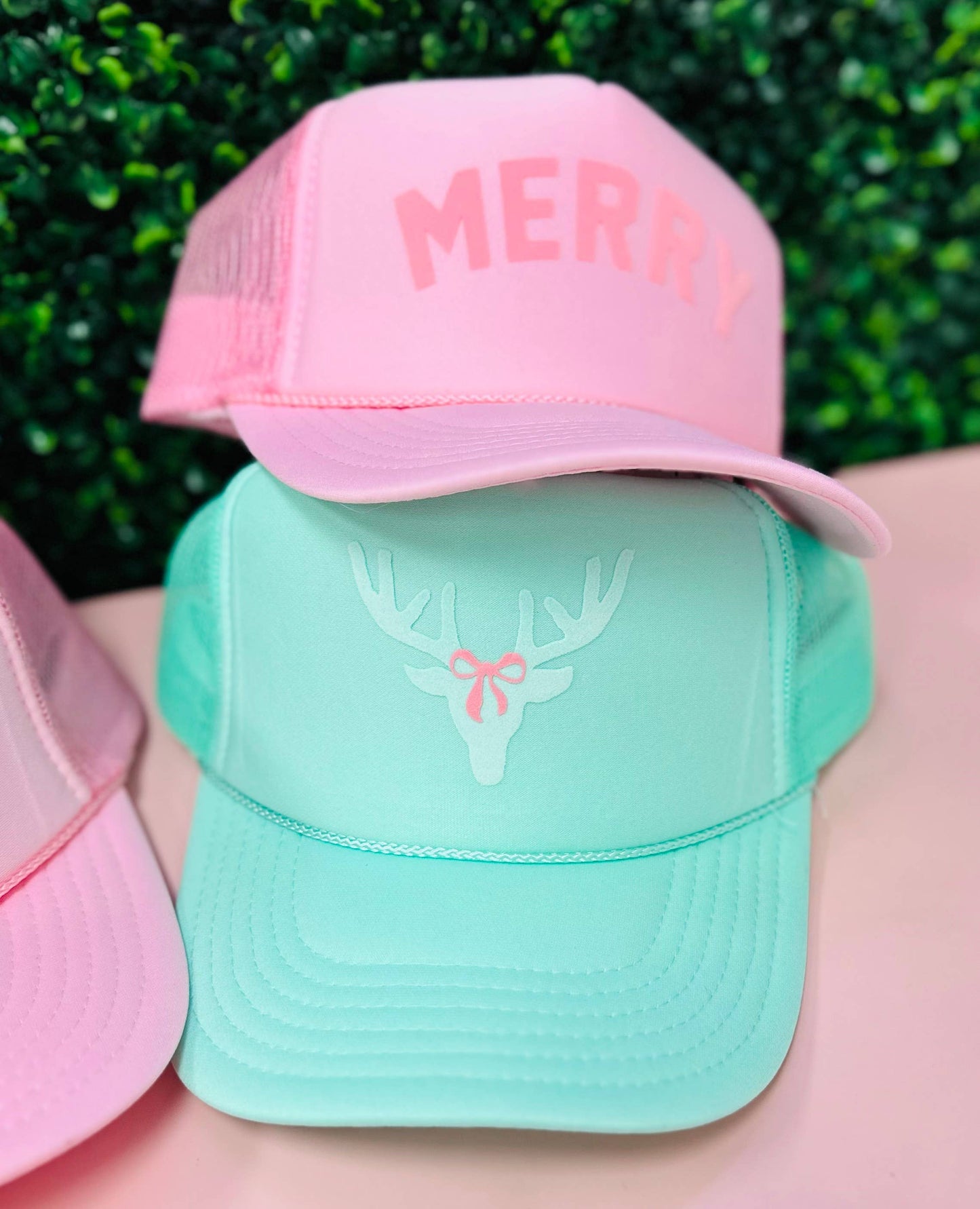 MERRY (tone on tone) - Light Pink Trucker