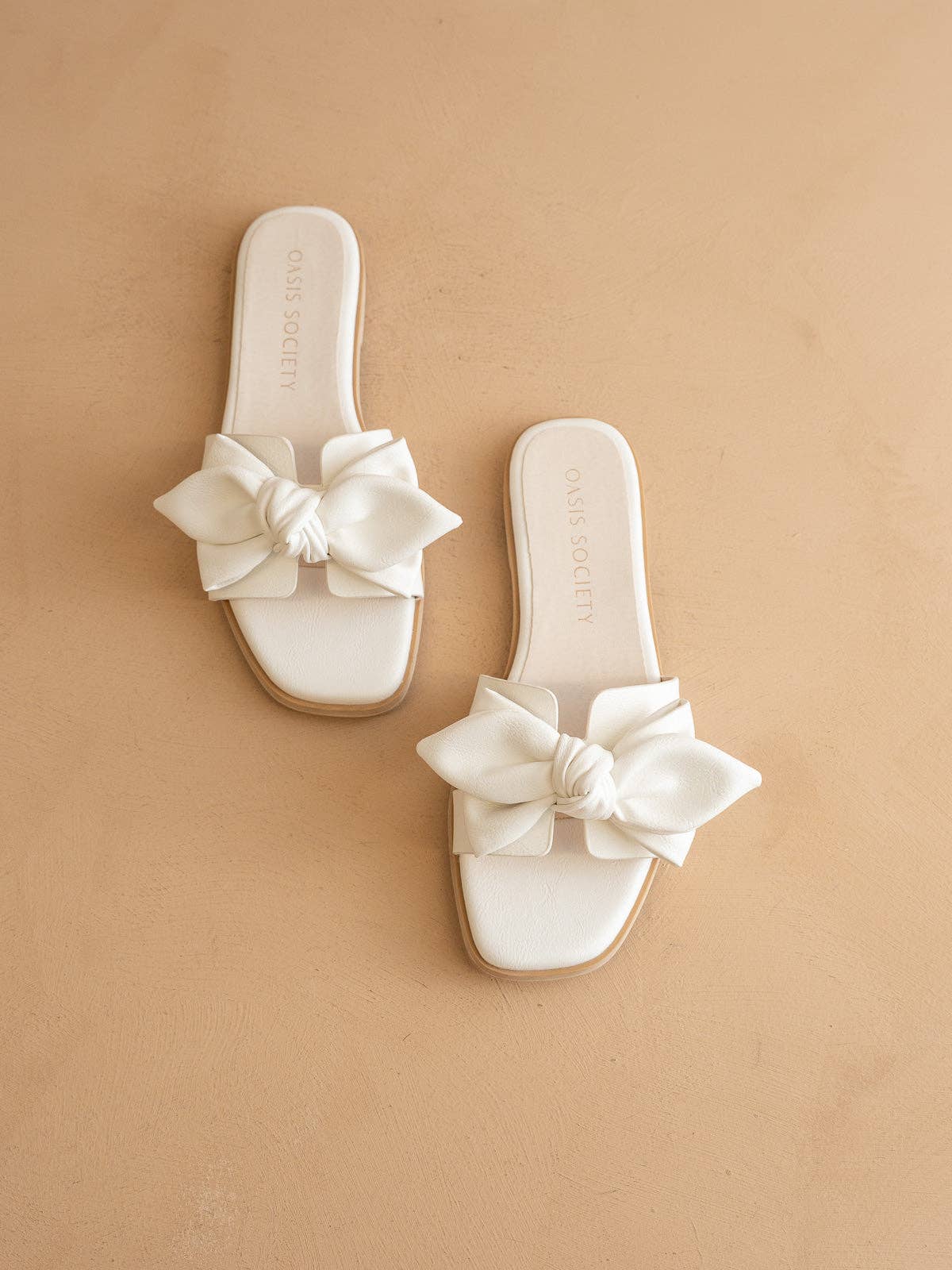 The Ginny | White Textured Bow Slide